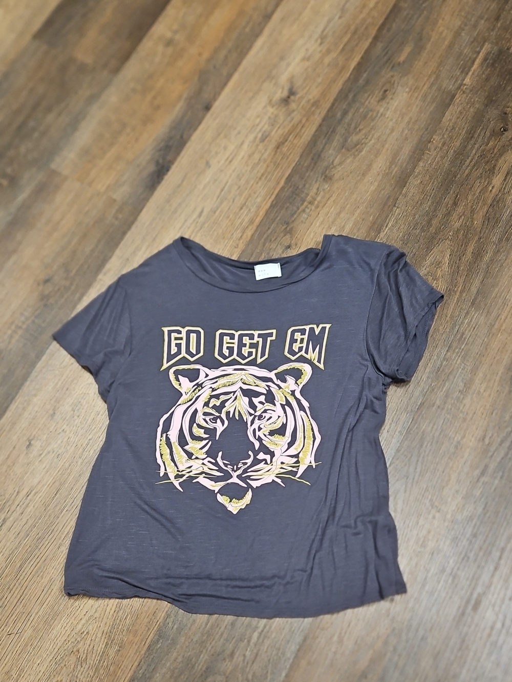 Dee Elly Graphic Tee